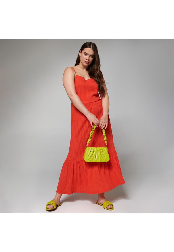 Sinsay - Sukienka maxi na ramiączkach - Pomarańczowy. Kolor: pomarańczowy. Długość rękawa: na ramiączkach. Długość: maxi