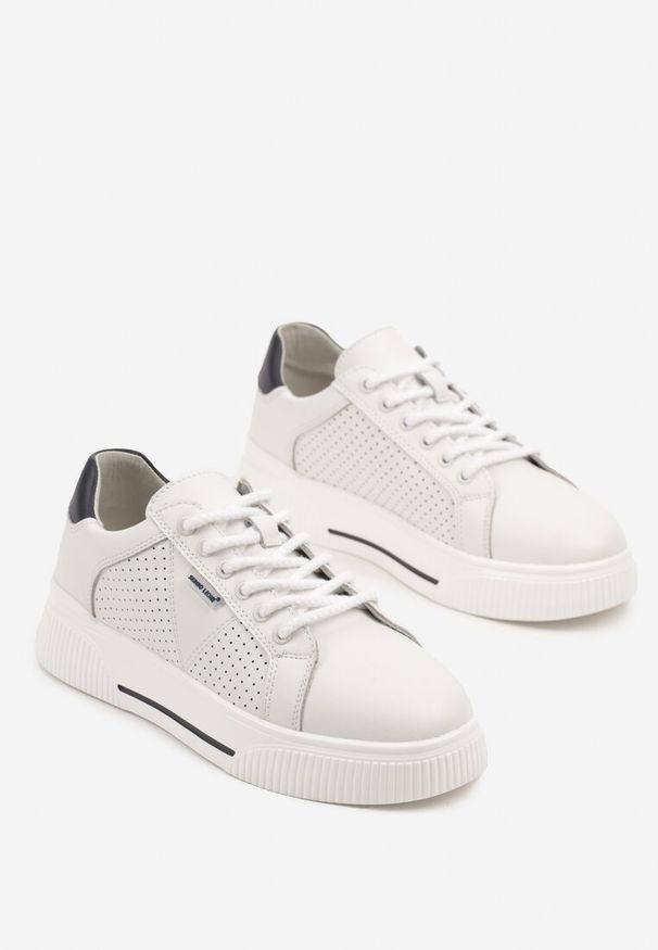 Born2be - Białe Skórzane Sneakersy w Stylu Tenisówek Zdobione Perforacją Vivolla. Okazja: na co dzień. Kolor: biały. Materiał: skóra. Wzór: aplikacja