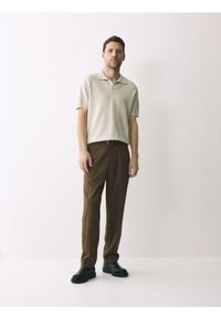 Reserved - Koszulka polo z lnem - złamana biel. Typ kołnierza: polo. Materiał: len #1