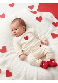 Sinsay - Bawełniane legginsy z haftem w kształcie serca - kremowy. Kolor: kremowy. Materiał: bawełna. Wzór: haft #1