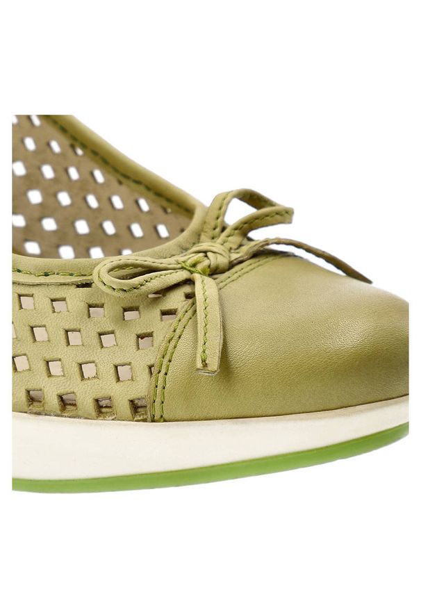 Zielone Półbuty Simen Eleganckie Buty Na Koturnie. Okazja: na co dzień. Zapięcie: bez zapięcia. Kolor: zielony. Szerokość cholewki: normalna. Wzór: kolorowy. Materiał: skóra, nubuk. Obcas: na koturnie. Styl: elegancki. Wysokość obcasa: średni