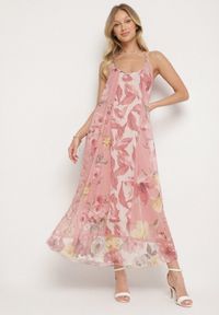 Born2be - Różowa Siateczkowa Sukienka z Wiskozą w Kwiatowy Wzór Izaleira. Okazja: na co dzień, na imprezę. Kolor: różowy. Materiał: wiskoza. Wzór: kwiaty. Sezon: lato. Styl: casual, elegancki #1