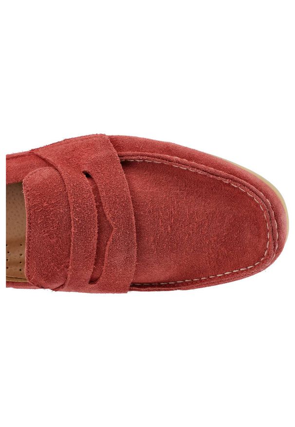 Mokasyny męskie Karino, wsuwane i na płaskiej podeszwie, czerwone, 458-057-163-TR. Zapięcie: bez zapięcia. Kolor: czerwony. Materiał: jeans, skóra, zamsz. Szerokość cholewki: normalna. Obcas: na płaskiej podeszwie. Styl: sportowy