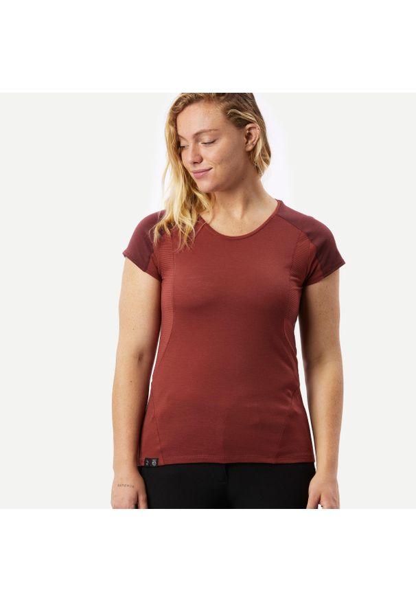 FORCLAZ - Koszulka damska trekkingowa z krótkim rękawem Forclaz MT500 merino. Kolor: brązowy, czerwony, wielokolorowy. Materiał: wełna, elastan, poliamid, materiał. Długość rękawa: krótki rękaw. Długość: krótkie