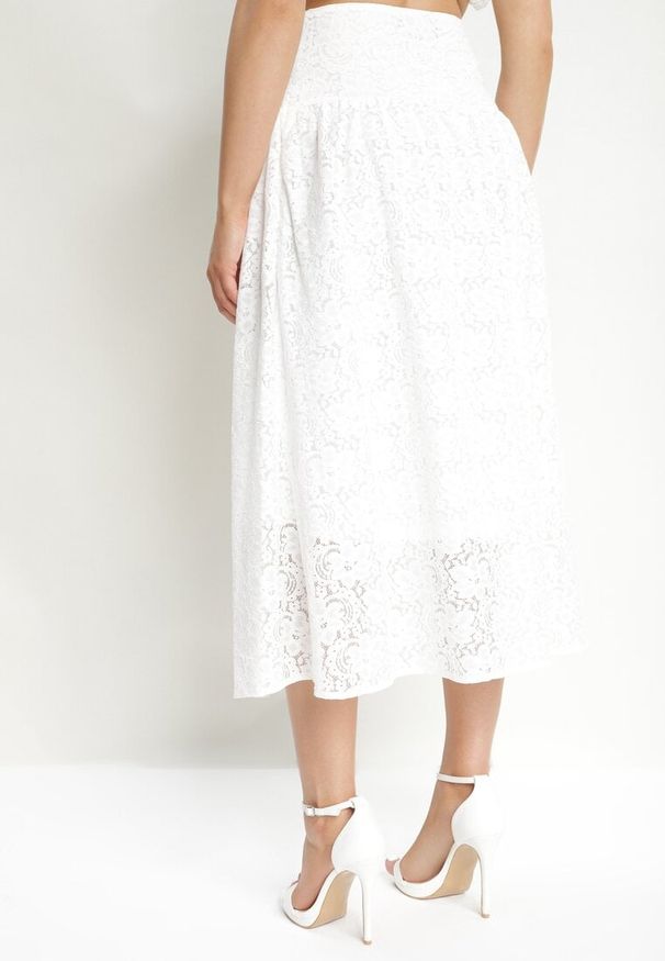 Born2be - Biała Rozkloszowana Spódnica Koronkowa z Podszewką Tellpara. Okazja: na co dzień. Kolor: biały. Materiał: koronka. Wzór: koronka. Styl: casual, elegancki