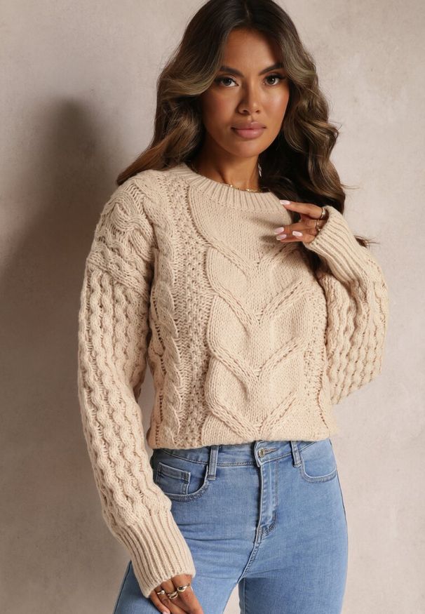 Renee - Beżowy Sweter z Wełną i Bawełną w Warkoczykowy Splot Kestina. Kolor: beżowy. Materiał: bawełna, wełna. Wzór: ze splotem. Styl: klasyczny
