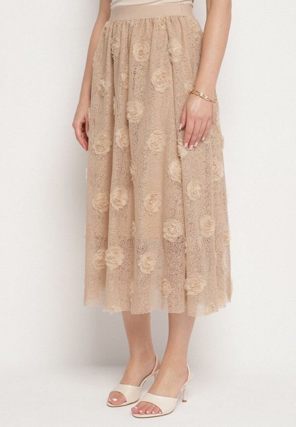 Born2be - Beżowa Rozkloszowana Spódnica ze Strukturalnej Tkaniny z Gumką w Talii Folenne. Okazja: na co dzień. Kolor: beżowy. Materiał: tkanina. Styl: elegancki, casual