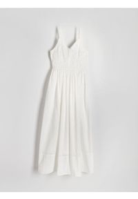 Reserved - Sukienka z ażurową górą - biały. Kolor: biały. Materiał: bawełna. Wzór: ażurowy. Długość: maxi