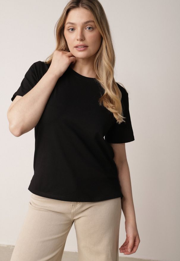 Born2be - Czarny T-shirt z Bawełny z Dłuższym Tyłem i Rozcięciami po Bokach Cordalea. Okazja: na co dzień. Kolor: czarny. Materiał: bawełna. Długość: długie. Styl: elegancki, casual
