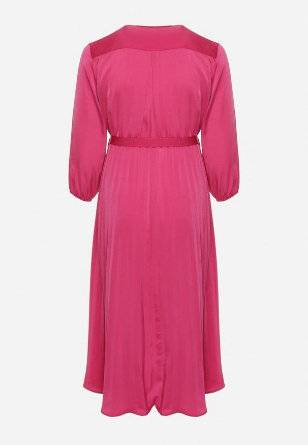 Born2be - Fuksjowa Sukienka Maxi z Gumką w Pasie i Kopertowym Dekolcie Bertrama. Typ kołnierza: dekolt kopertowy. Kolor: różowy. Materiał: materiał. Typ sukienki: kopertowe. Długość: maxi