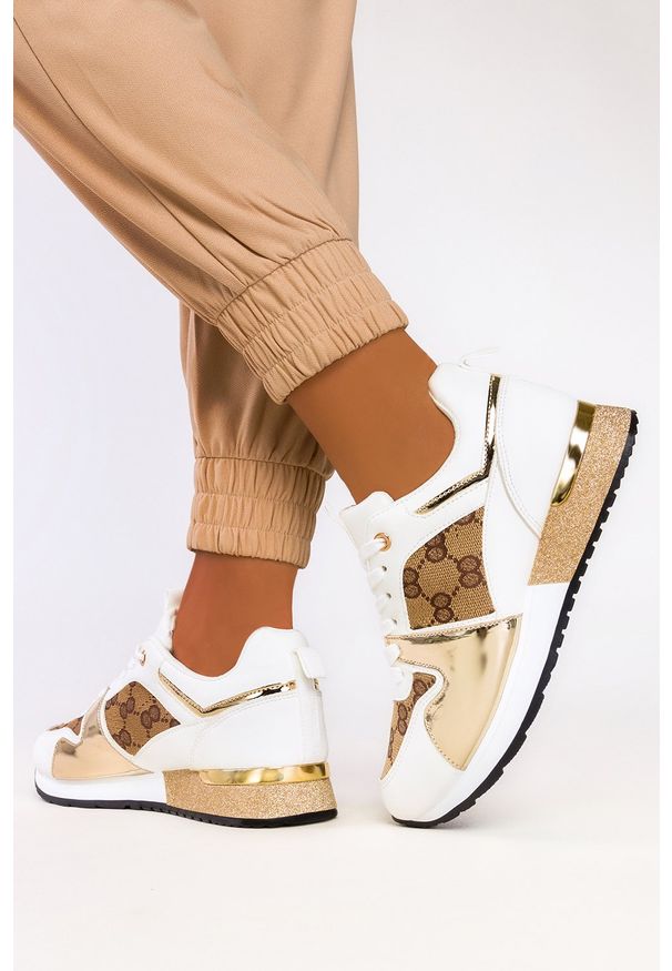 Casu - Białe sneakersy na platformie buty sportowe sznurowane casu 8211-2. Kolor: złoty, biały, wielokolorowy. Obcas: na platformie