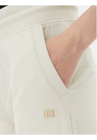 EA7 Emporio Armani Spodnie dresowe 7W000082 AF13135 U1112 Beżowy Regular Fit. Kolor: beżowy. Materiał: bawełna #5