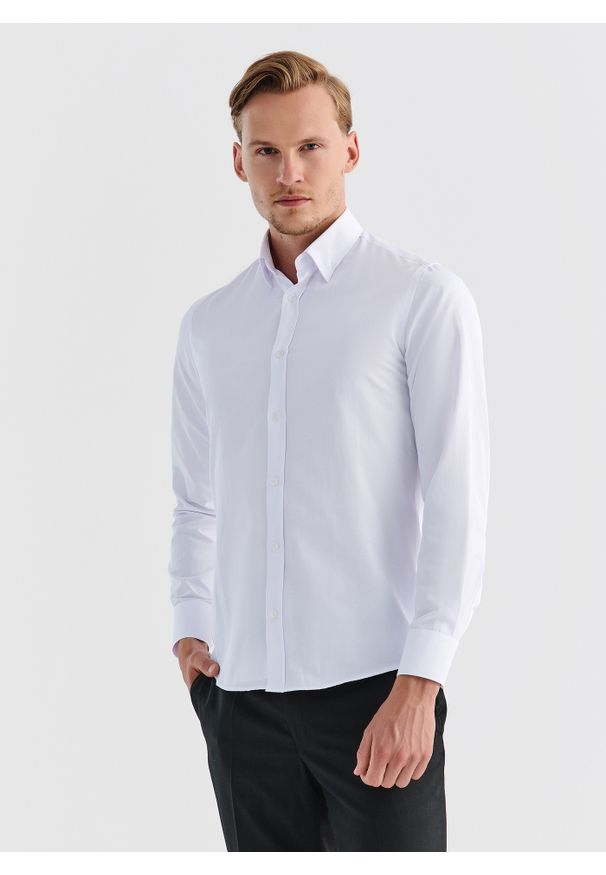 Pako Lorente - PAKO LORENTE – Biała gładka elegancka koszula męska. Typ kołnierza: kołnierzyk klasyczny. Kolor: biały. Materiał: bawełna, poliester. Długość rękawa: długi rękaw. Długość: długie. Wzór: gładki. Styl: elegancki
