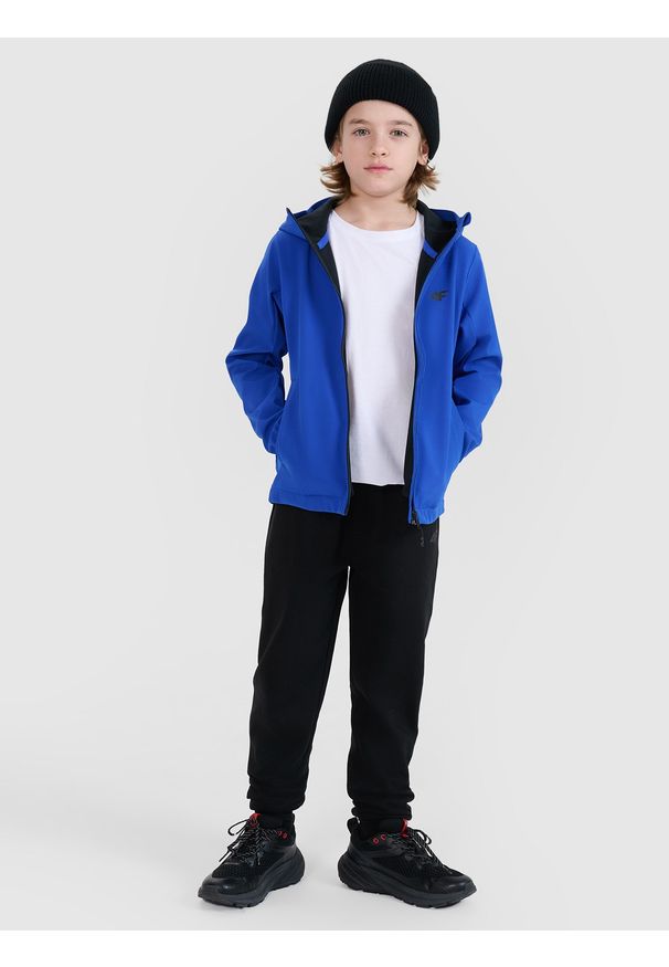 4f - 4F Kurtka softshell wiatroodporna membrana 5000 chłopięca - niebieska 122 (6-7 lat). Okazja: na co dzień. Typ kołnierza: kaptur. Kolor: niebieski. Materiał: softshell. Sezon: lato. Styl: casual, klasyczny