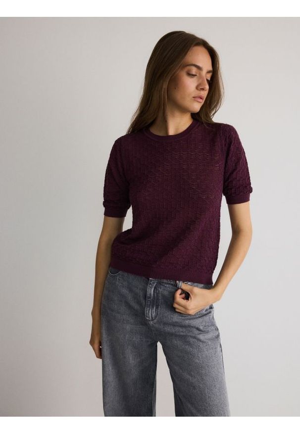 Reserved - Ażurowa bluzka - ciemnofioletowy. Kolor: fioletowy. Materiał: bawełna, dzianina. Wzór: ażurowy