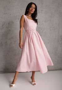 Renee - Różowa Retro Sukienka z Bawełny i Wiskozy w Kropki o Rozkloszowanym Kroju Phrithoe. Okazja: na randkę. Kolor: różowy. Materiał: wiskoza, bawełna. Wzór: kropki. Typ sukienki: rozkloszowane. Styl: retro #1