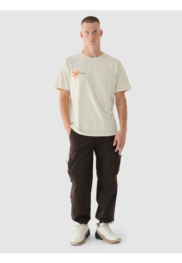4f - 4F T-shirt oversize z nadrukiem męski - beżowy S. Okazja: na co dzień. Kolor: beżowy. Materiał: dzianina, bawełna, jersey. Długość rękawa: krótki rękaw. Długość: krótkie. Wzór: nadruk. Styl: klasyczny, sportowy, casual