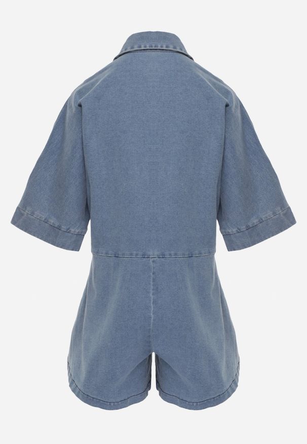Renee - Niebieski Jeansowy Kombinezon o Krótkim Fasonie Oversize Cnassiasse. Okazja: na co dzień. Kolor: niebieski. Materiał: jeans. Długość: krótkie. Sezon: lato. Styl: elegancki, street, casual