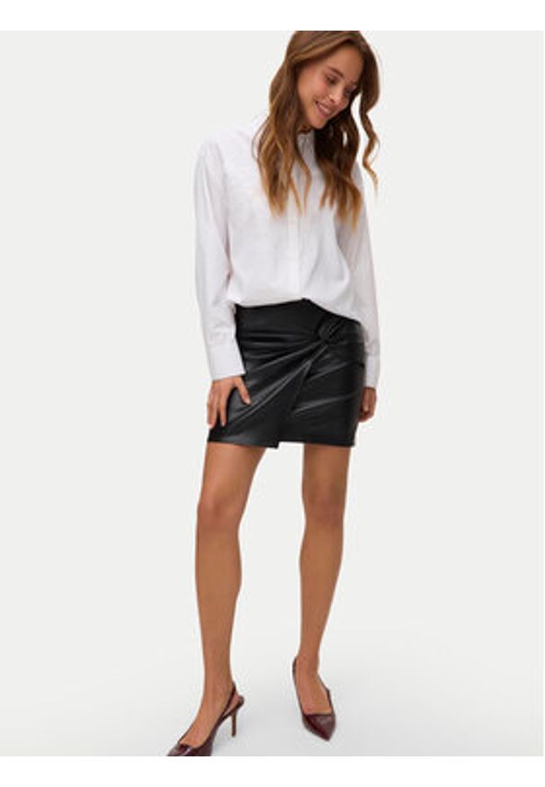 Vero Moda Spódnica z imitacji skóry Gawn 10333689 Czarny Regular Fit. Kolor: czarny. Materiał: skóra