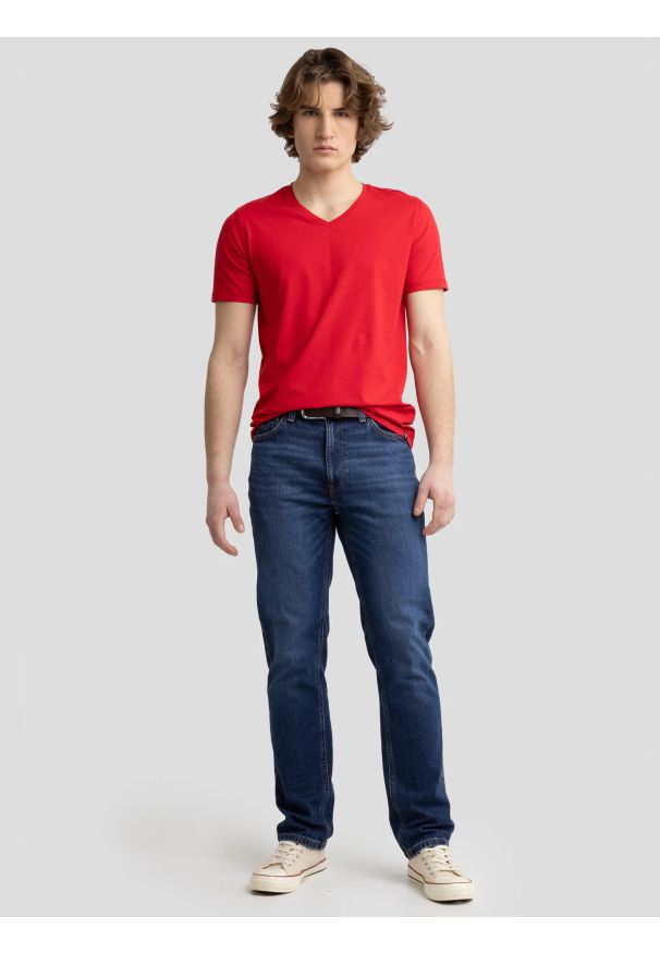 Big-Star - Koszulka męska v-neck czerwona Irtos 603. Kolor: czerwony. Materiał: bawełna, dzianina. Wzór: aplikacja. Styl: sportowy
