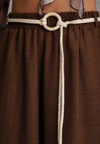 Renee - Brązowe Wiskozowe Spodnie Typu Palazzo High Waist Ozdobione Paskiem Sznurkiem Alemea. Okazja: na co dzień. Stan: podwyższony. Kolor: brązowy. Materiał: wiskoza. Długość: krótkie. Wzór: aplikacja. Styl: casual, boho #3
