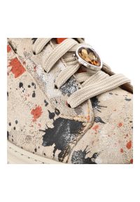 Pomarańczowe Sneakersy Maciejka Stylowe Obuwie Damskie Z Ciekawą Cholewką. Zapięcie: sznurówki. Kolor: beżowy. Materiał: skóra. Szerokość cholewki: normalna. Wzór: aplikacja. Styl: elegancki #5