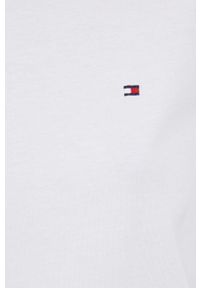 TOMMY HILFIGER - Tommy Hilfiger t-shirt bawełniany kolor biały. Okazja: na co dzień. Kolor: biały. Materiał: bawełna. Wzór: gładki, aplikacja. Styl: casual #2