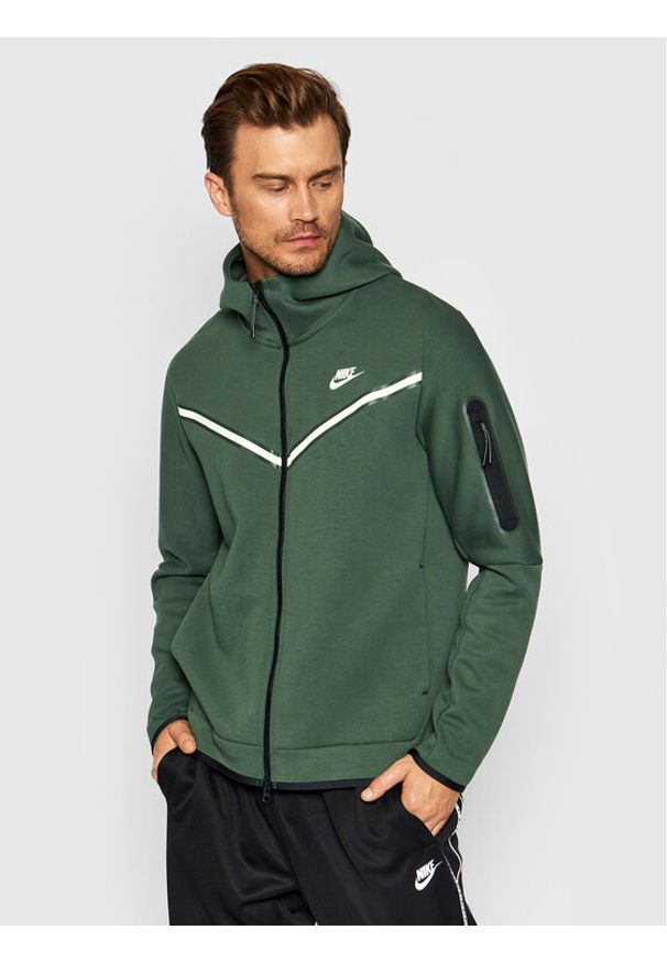 Nike Bluza Sportswear Tech CU4489 Zielony Standard Fit. Kolor: zielony. Materiał: bawełna