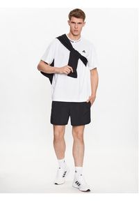 Adidas - adidas T-Shirt HY1285 Biały Loose Fit. Kolor: biały. Materiał: syntetyk #9