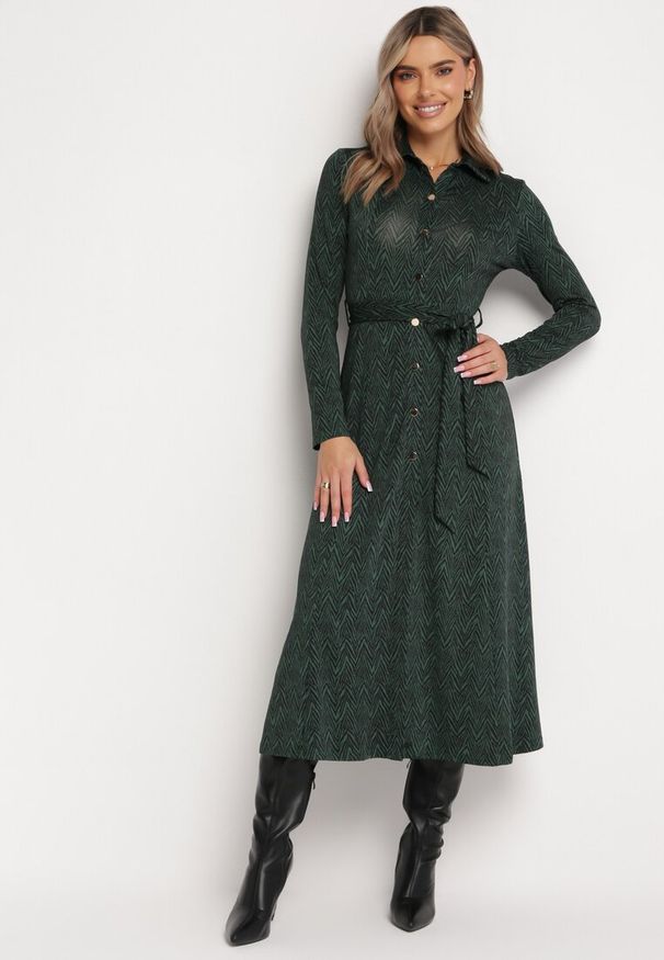 Born2be - Ciemnozielona Rozkloszowana Sukienka Koszulowa z Wiązanym Paskiem Cheresin. Kolor: zielony. Materiał: materiał. Typ sukienki: koszulowe. Długość: midi