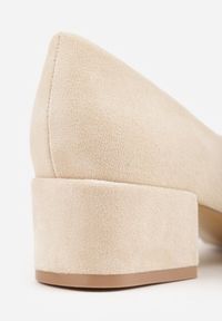 Renee - Beżowe Czółenka na Słupku ze Skórzaną Wkładką Savirae. Okazja: na co dzień. Kolor: beżowy. Materiał: skóra. Obcas: na słupku. Styl: casual, elegancki, klasyczny. Wysokość obcasa: niski #3