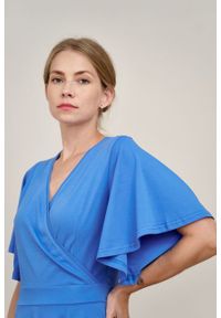Marie Zélie - Sukienka Eudora niebieska. Typ kołnierza: dekolt kopertowy. Kolor: niebieski. Materiał: bawełna, dzianina, elastan. Typ sukienki: kopertowe #2