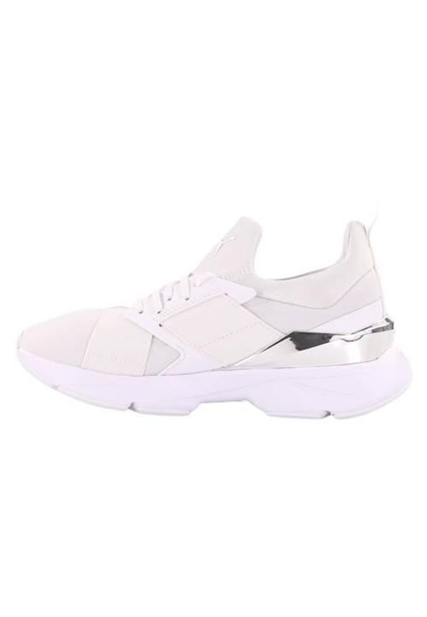 Buty do chodzenia damskie Puma Muse X5. Kolor: biały. Materiał: materiał, syntetyk. Szerokość cholewki: normalna. Sport: turystyka piesza