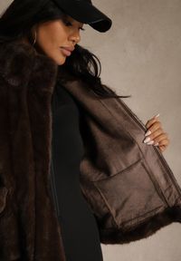 Renee - Brązowa Kurtka Futerko z Ozdobnymi Kieszeniami Vetiline. Okazja: na co dzień. Kolor: brązowy. Materiał: futro. Styl: casual #3