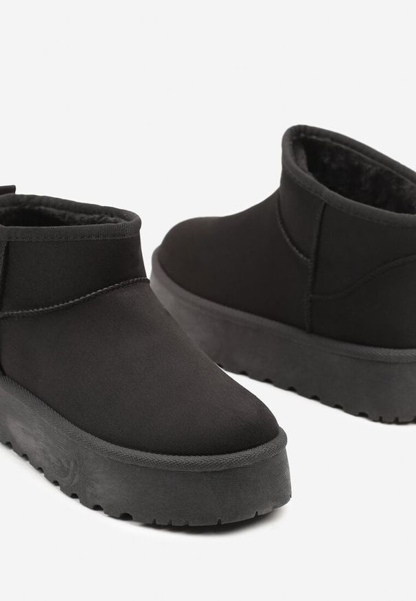 Renee - Czarne Krótkie Śniegowce z Ekozamszu na Niskiej Platformie Lennael. Okazja: na co dzień. Kolor: czarny. Materiał: jeans. Sezon: zima. Obcas: na platformie. Styl: elegancki, casual
