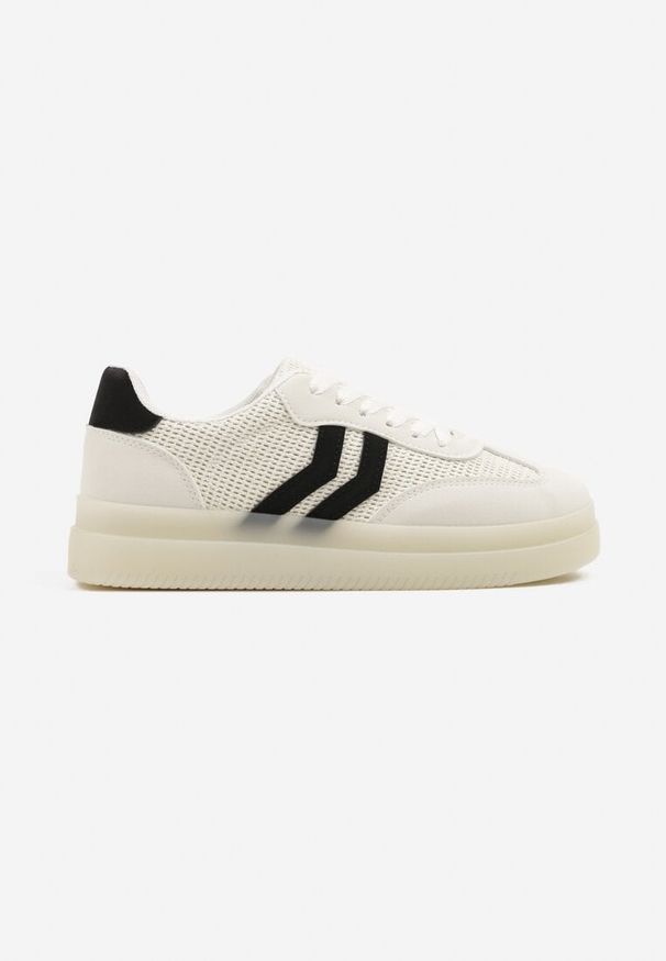 Born2be - Białe Sneakersy w Stylu Tenisówek z Geometrycznymi Paskami Falenira. Okazja: na spacer. Zapięcie: pasek. Kolor: biały. Materiał: jeans. Wzór: geometria. Sport: turystyka piesza