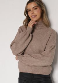 Born2be - Beżowy Golf z Bufiastymi Rękawami Wedelia. Okazja: na co dzień. Typ kołnierza: golf. Kolor: beżowy. Materiał: jeans. Styl: klasyczny, casual, elegancki #1