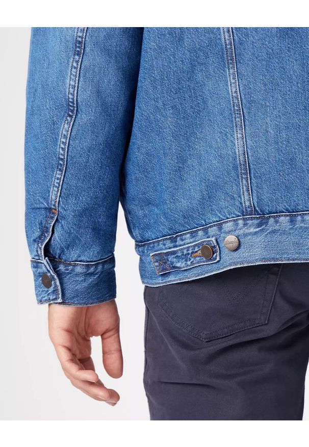 Wrangler - WRANGLER OVERSIZED SHERPA MĘSKA KURTKA JEANSOWA NEW FAVORITE W478LH21Y 112323627. Okazja: na co dzień. Materiał: jeans. Długość rękawa: długi rękaw. Długość: długie. Styl: casual, elegancki