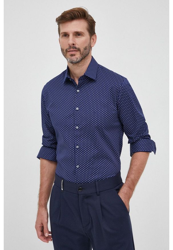 Calvin Klein koszula męska kolor granatowy slim z kołnierzykiem klasycznym. Typ kołnierza: kołnierzyk klasyczny. Kolor: niebieski. Materiał: tkanina. Długość rękawa: długi rękaw. Długość: długie. Styl: klasyczny