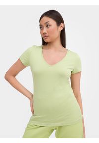 4f - T-shirt regular gładki damski. Typ kołnierza: dekolt w serek. Kolor: zielony. Materiał: bawełna, elastan. Wzór: gładki #1