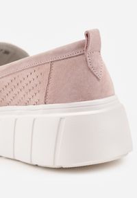 Renee - Różowe Perforowane Mokasyny ze Skóry Naturalnej z Aplikacją na Platformie Heilarta. Kolor: różowy. Materiał: skóra. Szerokość cholewki: normalna. Wzór: aplikacja. Obcas: na platformie #3