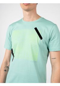 Antony Morato T-shirt | MMKS02021-FA100227 | Mężczyzna | Turkusowy. Okazja: na co dzień. Kolor: turkusowy. Materiał: bawełna. Wzór: nadruk, aplikacja. Styl: casual