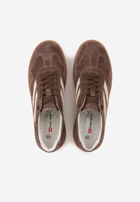 Born2be - Ciemnobrązowe Zamszowe Sneakersy w Stylu Kultowych Tenisówek ze Skórzaną Wkładką Berosele. Okazja: na co dzień. Kolor: brązowy. Materiał: zamsz, skóra #8