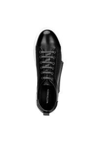 Wittchen - Męskie sneakersy skórzane na białej podeszwie czarne. Okazja: na co dzień. Kolor: czarny. Materiał: skóra. Wzór: gładki. Sport: kolarstwo #5