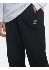 Adidas - adidas Spodnie dresowe IW3498 Czarny Regular Fit. Kolor: czarny. Materiał: bawełna #4