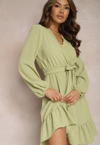 Renee - Zielona Mini Sukienka Rozkloszowana z Paskiem Materiałowym z Tkaniny Plumeti Digia. Kolor: zielony. Materiał: materiał, tkanina. Długość: mini