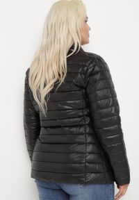 Born2be - Czarna Pikowana Kurtka z Kołnierzem i Kieszeniami Senias. Kolor: czarny. Wzór: aplikacja. Sezon: zima #2