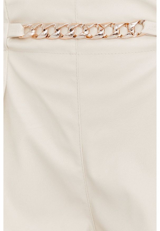 Answear Lab Szorty damskie kolor beżowy gładkie high waist. Okazja: na co dzień. Stan: podwyższony. Kolor: beżowy. Materiał: materiał. Wzór: gładki. Styl: wakacyjny