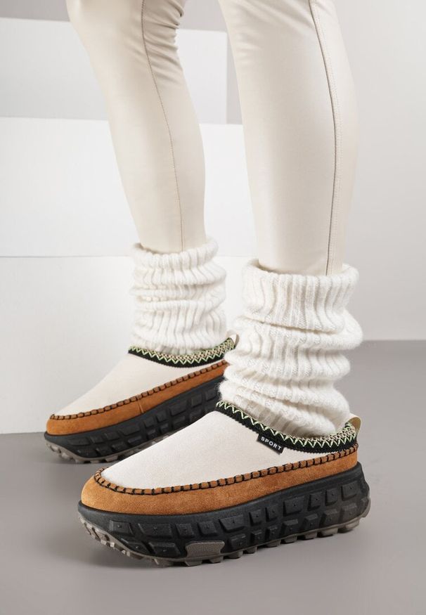 Born2be - Beżowe Niskie Śniegowce na Grubej Tłoczonej Podeszwie Arevire. Okazja: na co dzień. Kolor: beżowy. Materiał: jeans. Styl: casual