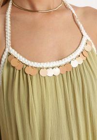 Born2be - Zielona Wiskozowa Sukienka z Ramiączkami Zdobiona Cekinami i Metaliczną Nitką Comalara. Okazja: na co dzień, na imprezę. Typ kołnierza: dekolt w serek. Kolor: zielony. Materiał: wiskoza. Długość rękawa: na ramiączkach. Wzór: aplikacja. Styl: casual #4